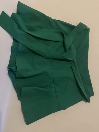 ZARA green « skorts » size L with belt good condition